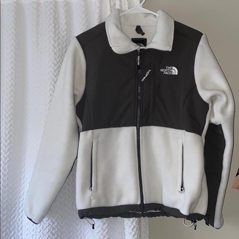 ❌SOLD❌Authentic North Face Women’s Denali jacket